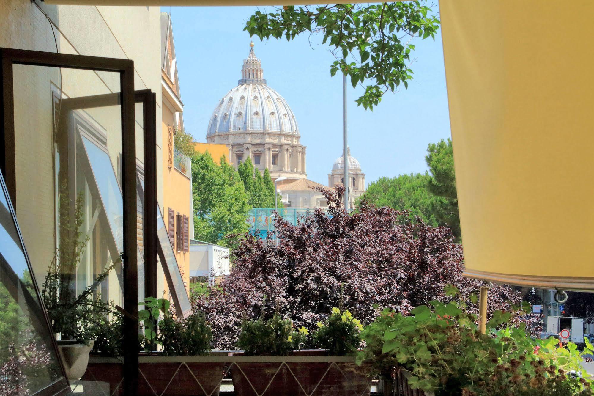 San Pietro Stazione Guesthouse Rome Exterior photo
