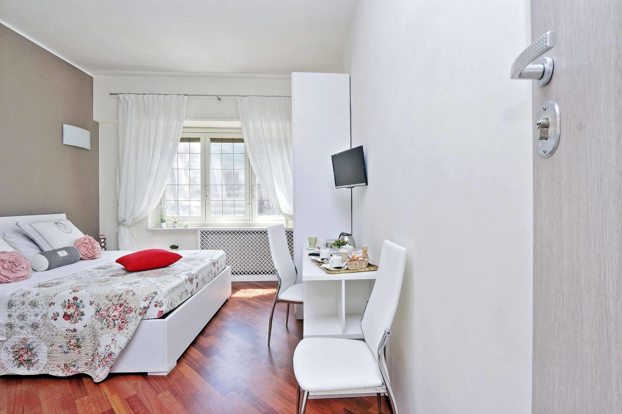 San Pietro Stazione Guesthouse Rome Exterior photo