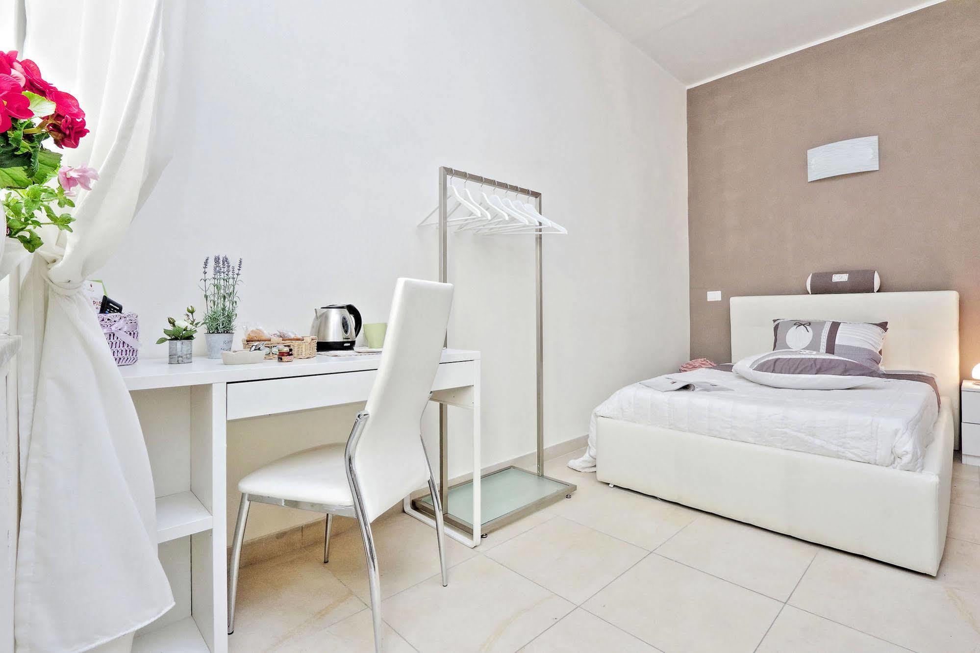 San Pietro Stazione Guesthouse Rome Exterior photo